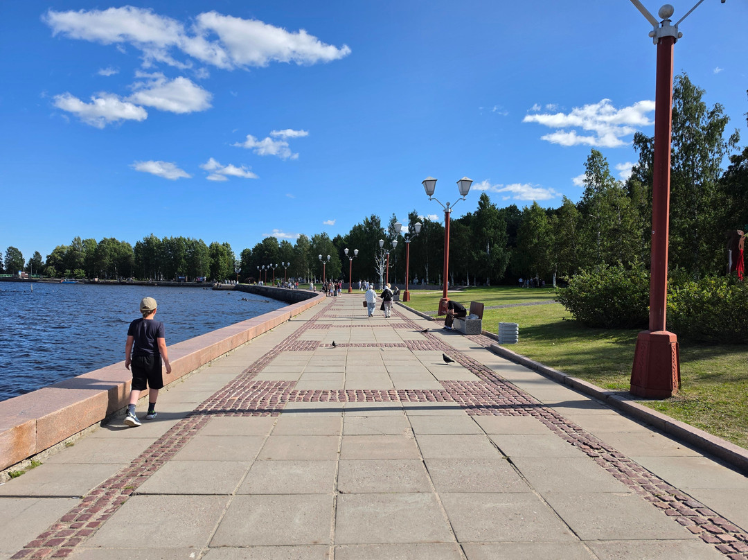 Embankment of Lake Onega-彼得罗扎沃茨克必去景点
