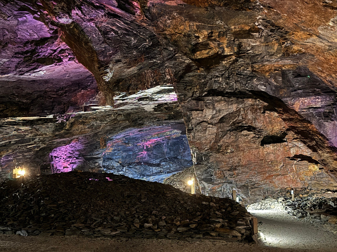 Carnglaze Caverns-利斯卡德必去景点
