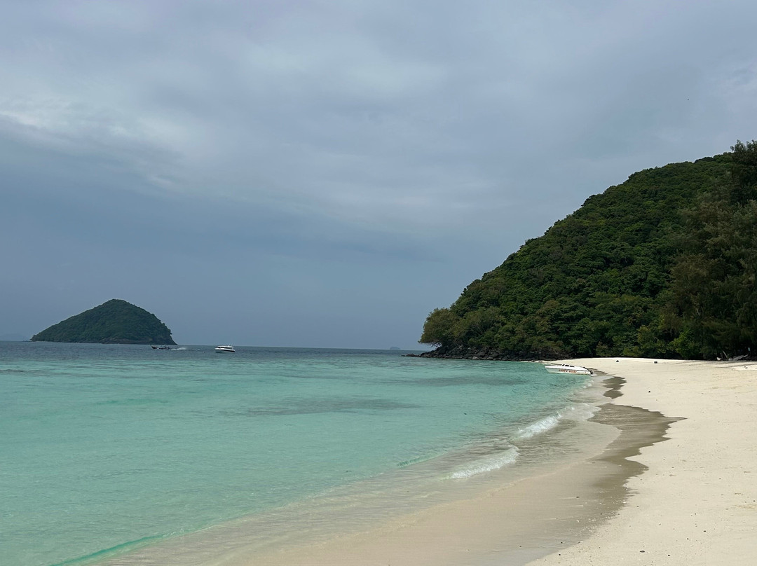 Kahung Beach Phuket-珊瑚岛必去景点