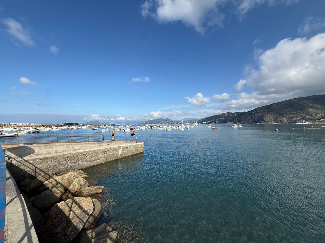 Baia delle Favole-东塞斯特里必去景点
