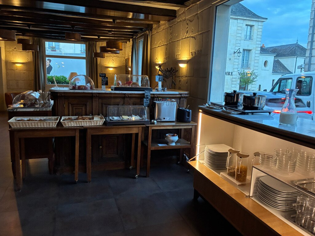 帝王大酒店主图