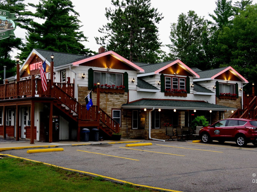 伊格尔里弗酒店住宿-Edgewater Inn & Cottages