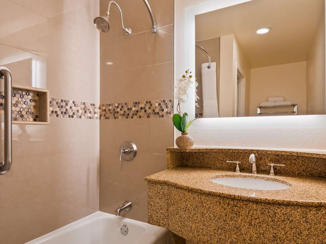 安大略机场贝斯特韦斯特普勒斯酒店主图