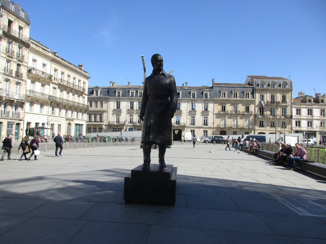 La statue de Jacques Chaban Delmas景点图片