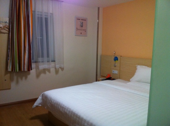 速8酒店成都火车北站万达广场地铁站店-客卧