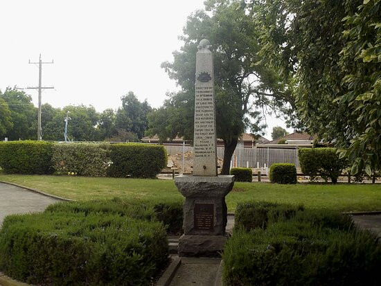 McKinnon Memorial Garden景点图片