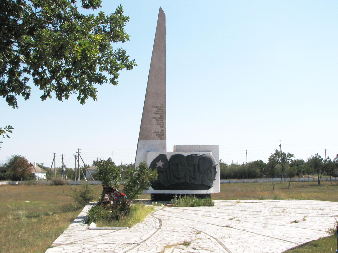 Mass Grave of Soviet Soldiers 1942-1944景点图片