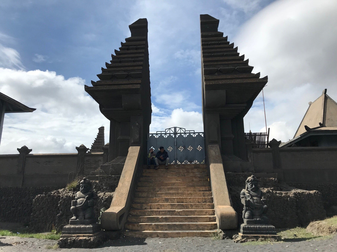 Tukum旅游景点-Luhur Poten Temple