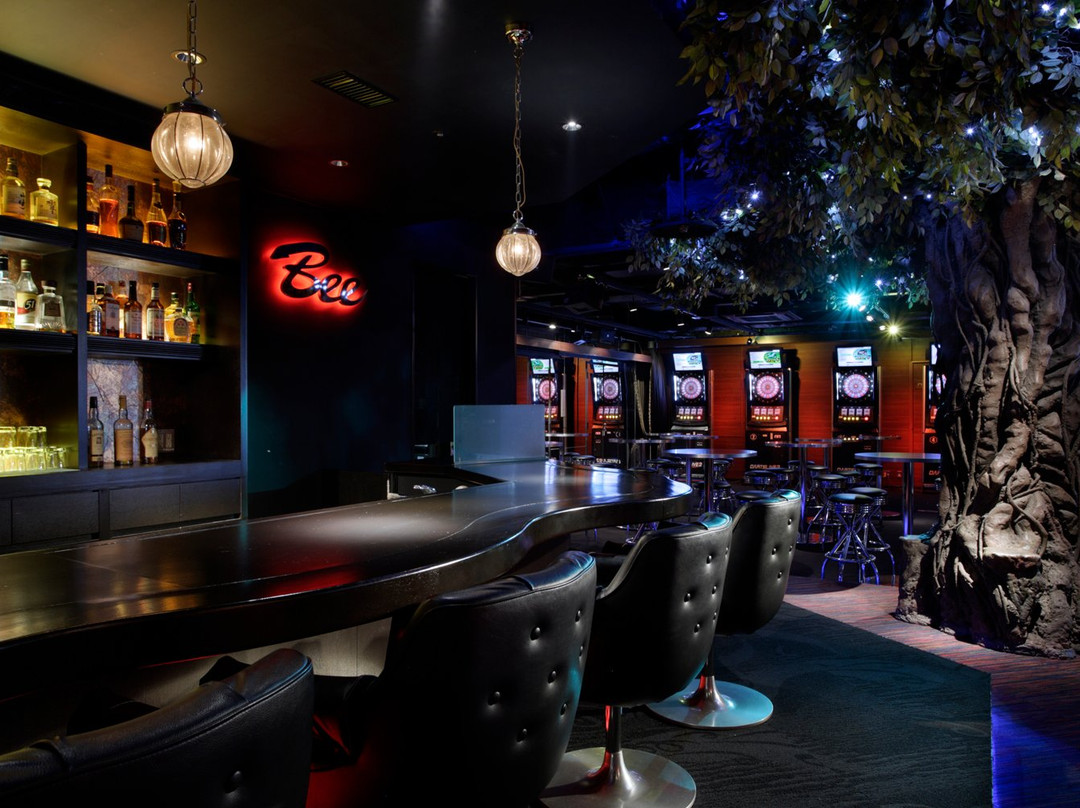 ダイニングダーツバーbee 池袋west店