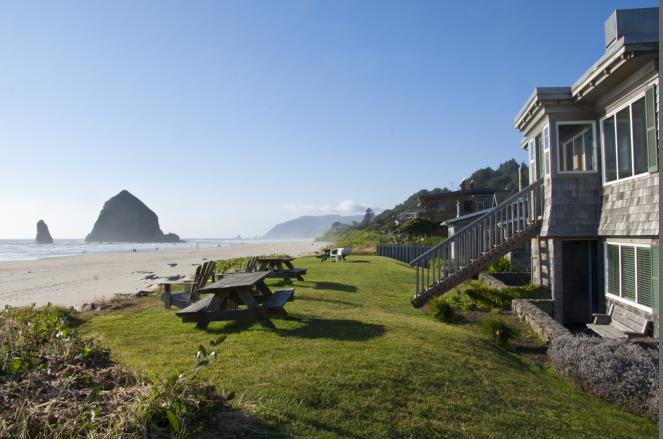 Sea Sprite at Haystack Rock-官方