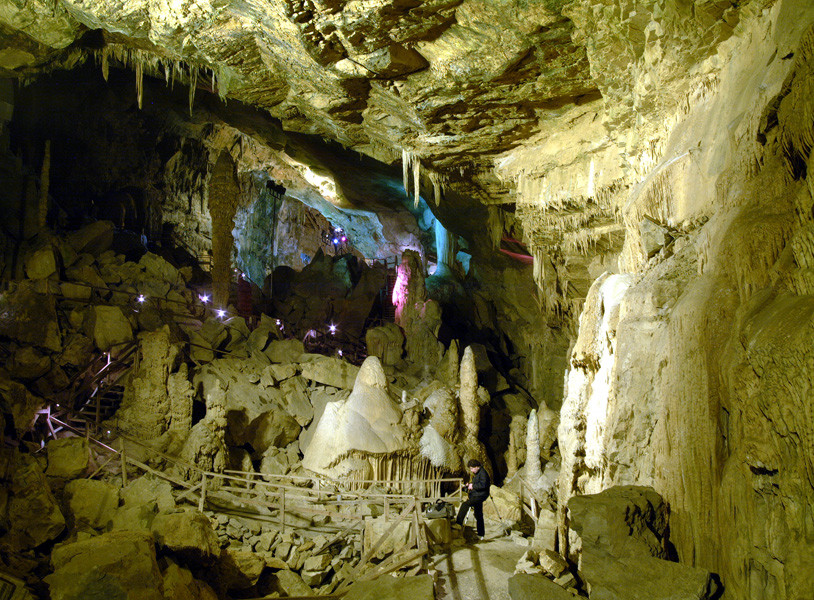Lost World Caverns景点图片