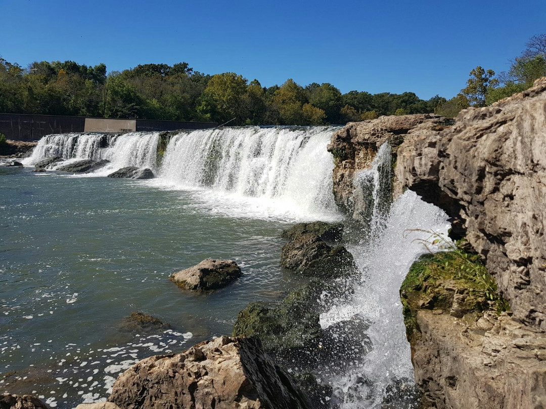 密苏里旅游景点-Grand Falls
