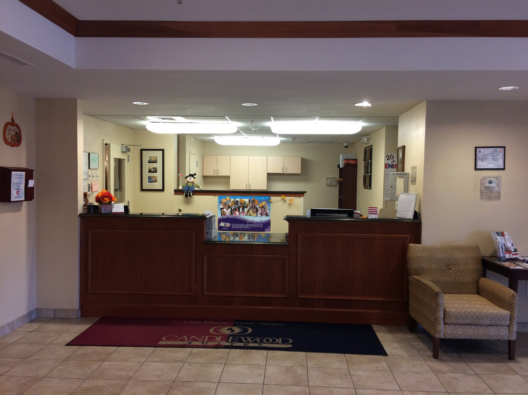 勒雷沃特敦烛木套房酒店主图