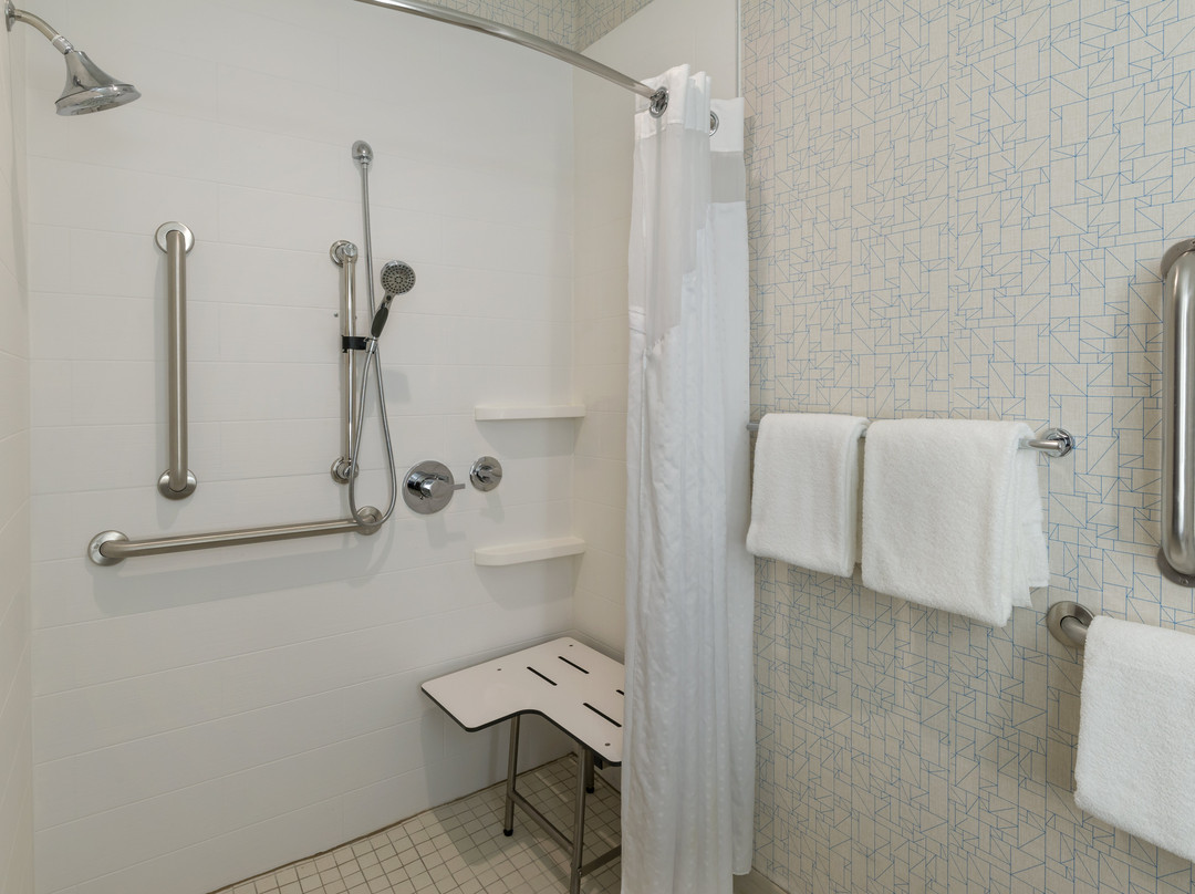 Holiday Inn Express & Suites Lawrence By IHG主图