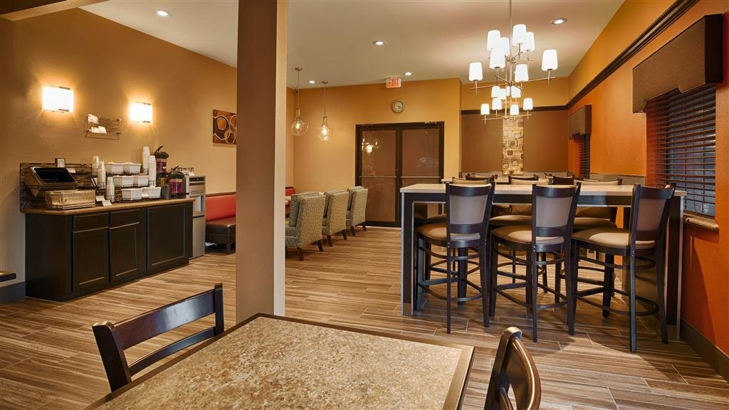 爱丁堡贝斯特韦斯特普勒斯旅馆&套房酒店主图