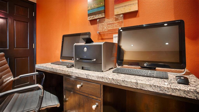 爱丁堡贝斯特韦斯特普勒斯旅馆&套房酒店主图