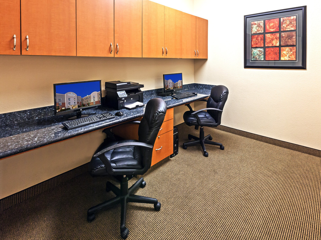 皮尔兰烛木套房酒店主图