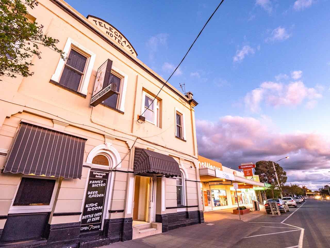 Telegraph Hotel, Numurkah-官方