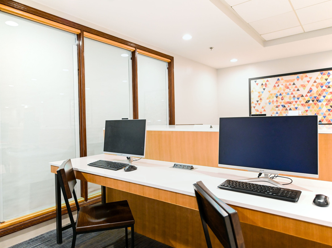 Holiday Inn Express 里士满机场主图