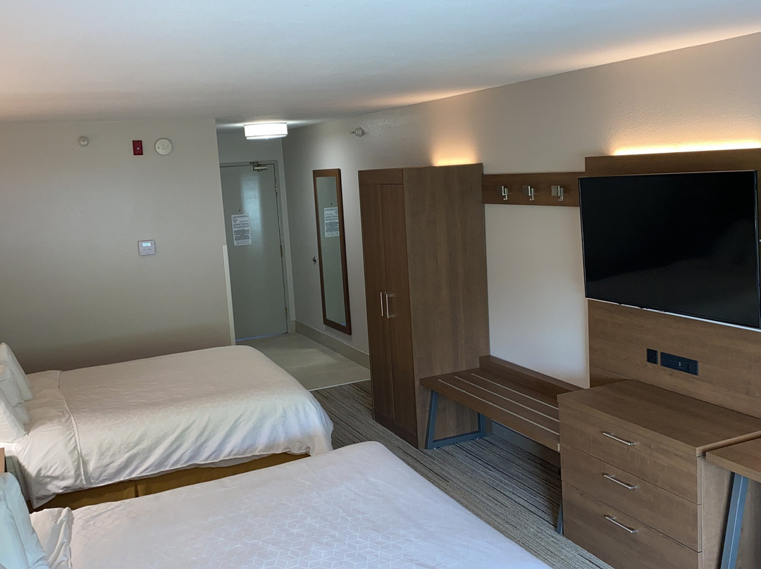 韦斯顿快捷假日&套房酒店主图