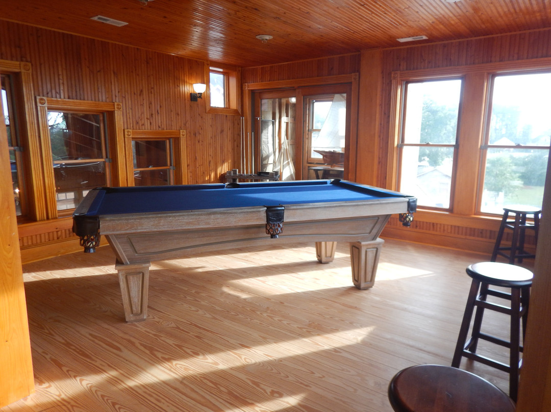 The Burrus House Inn Waterfront Suites主图