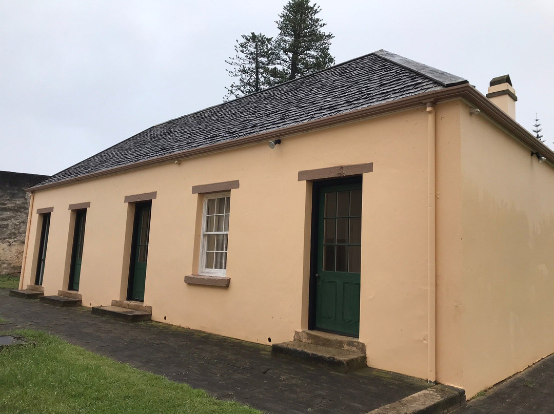 Old Military Barracks-金斯敦必去景点