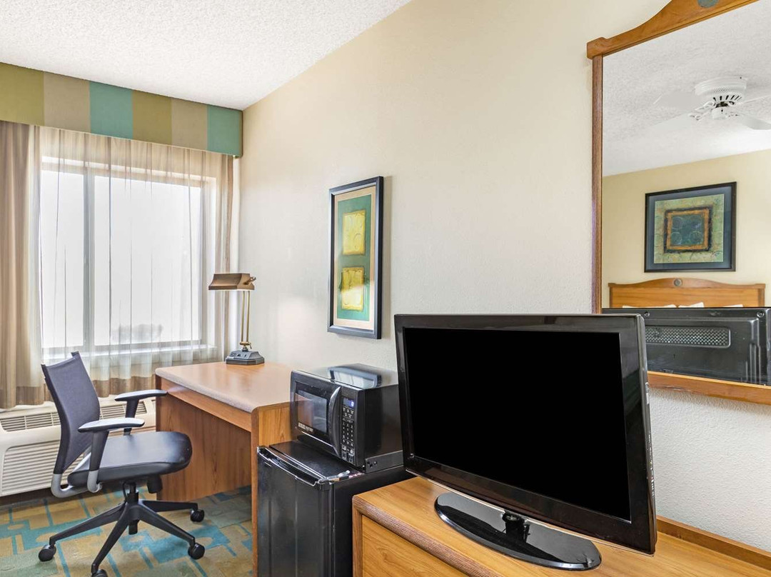 La Quinta Inn & Suites by Wyndham El Paso East主图