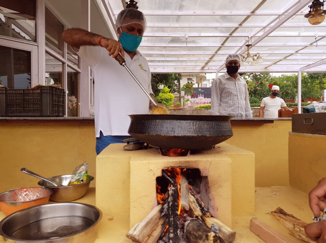 马欣德拉俱乐部 (达兰萨拉)主图