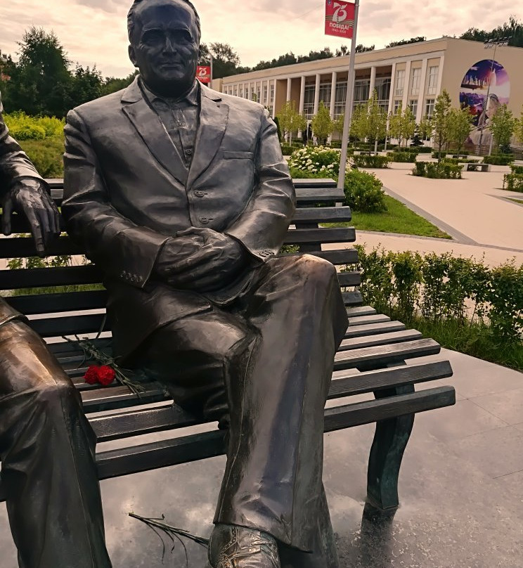 Monument to Sergey Korolev and Yuriy Gagarin景点图片