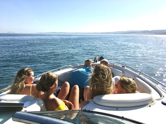 Barco En Alquiler-埃斯特波纳必去景点