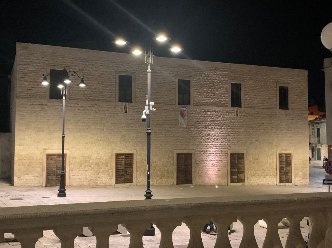 Palazzo Marchesale Caracciolo - Carafa-Santeramo in Colle必去景点