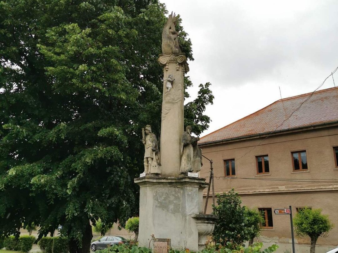 Szentharomsag Szobor-Simontornya必去景点