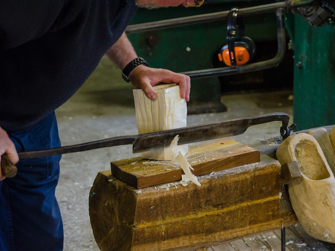 VIP Travel & Limousine Services-阿姆斯特丹必去景点