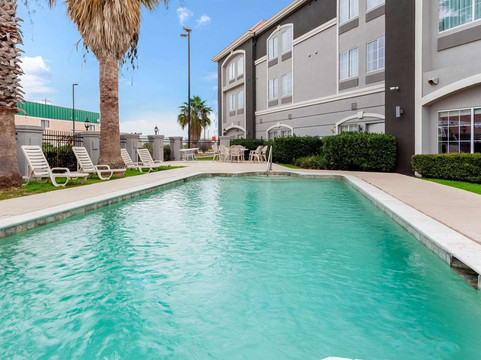 塞金拉昆塔温德姆套房酒店主图