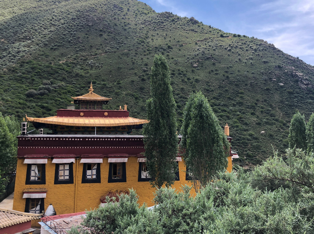 青浦山洞-拉萨市必去景点