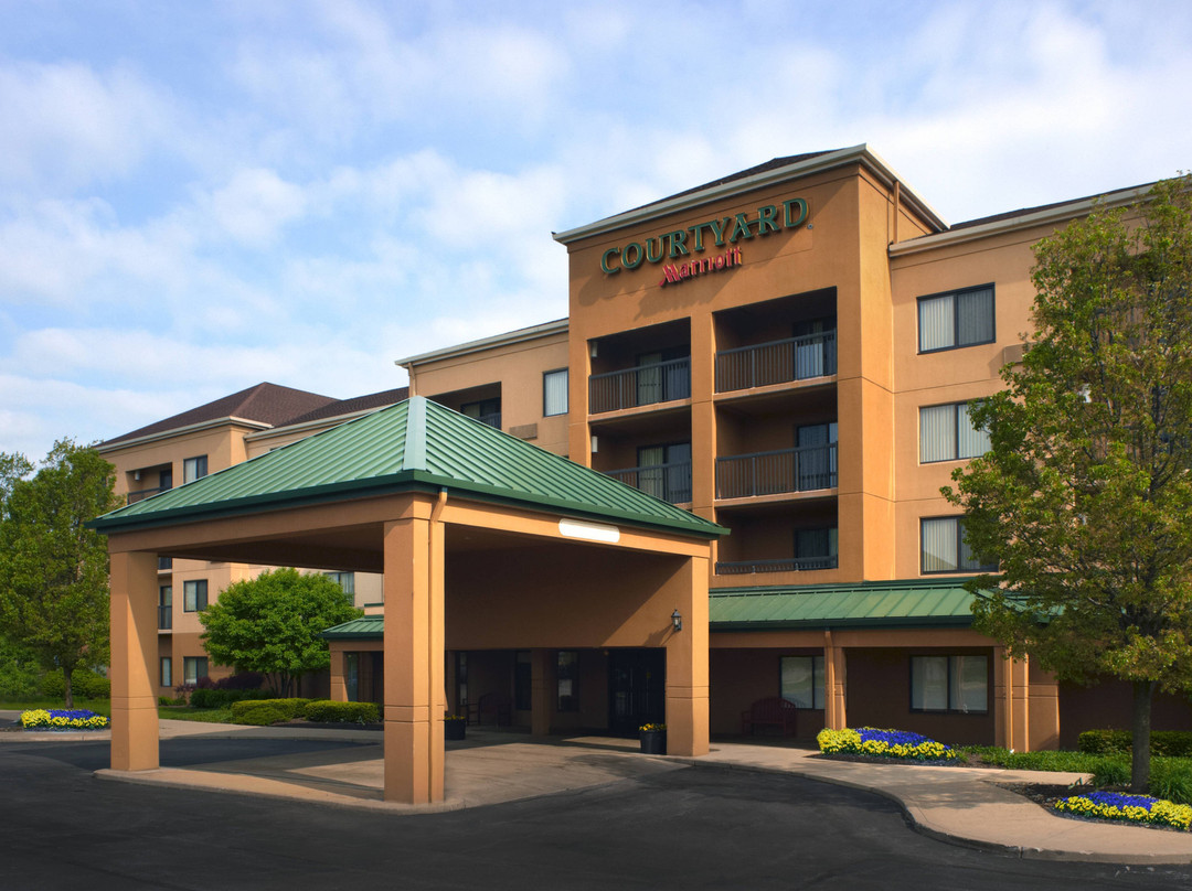 Courtyard by Marriott Cleveland Airport South主图