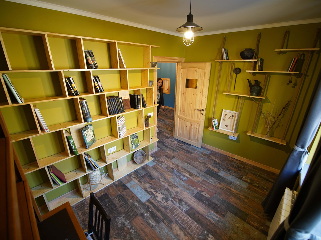 Gnishik Visitor Center主图