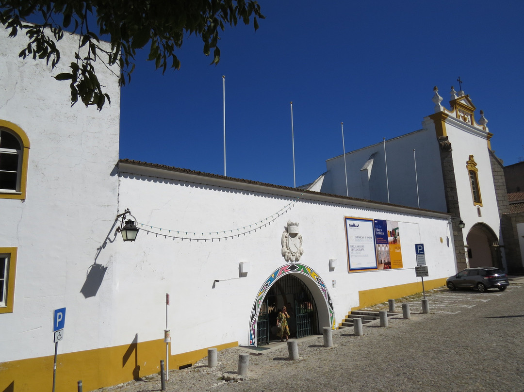 Conde de Vila Flor Square (Évora)景点图片