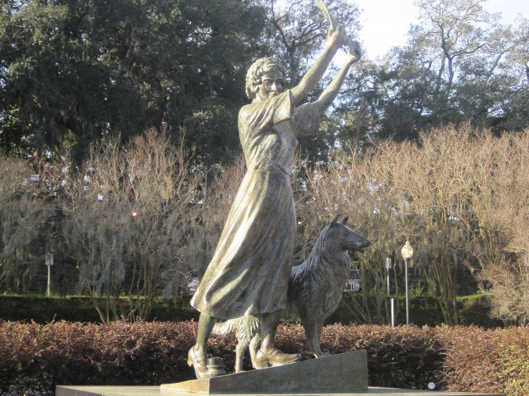 The Waving Girl Statue景点图片