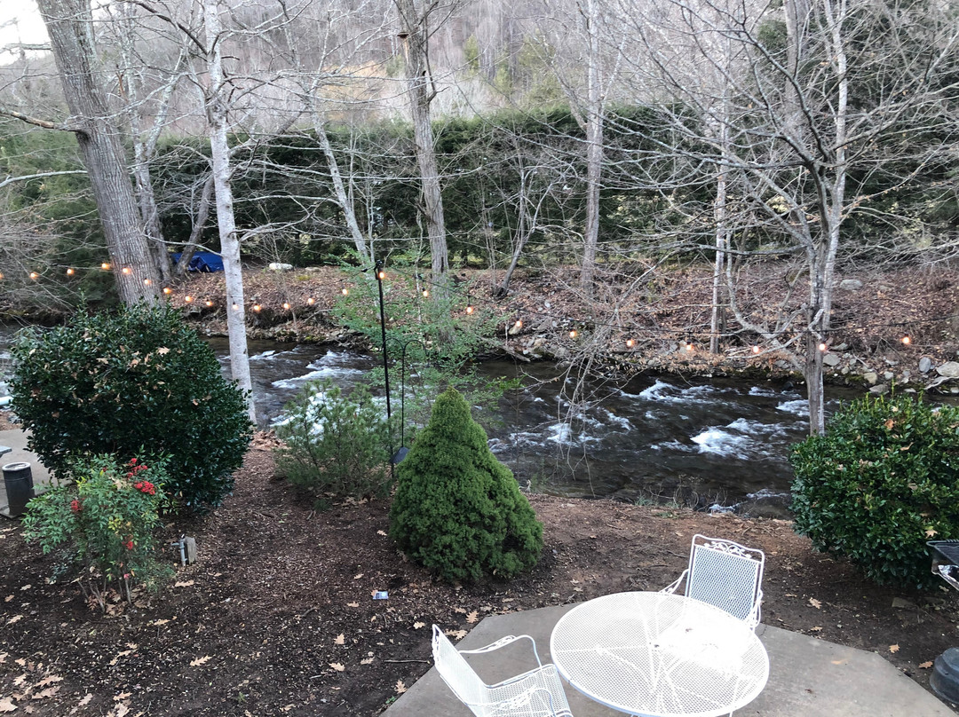 Four Seasons Inn主图