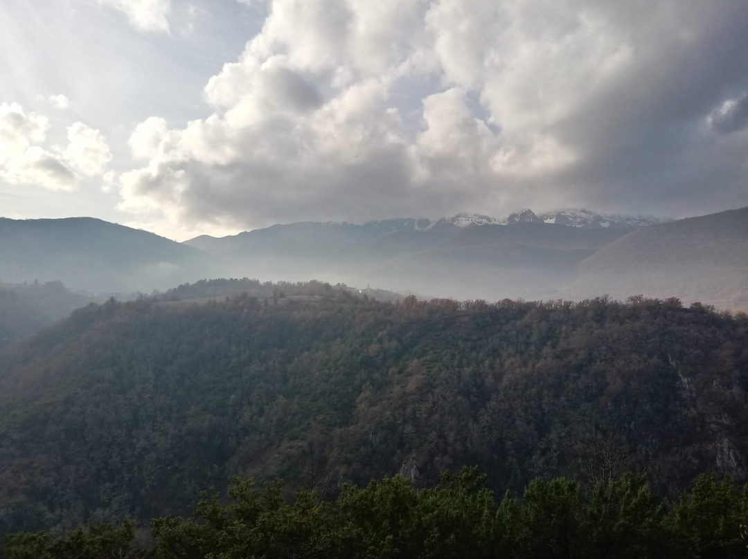 Borgo di Pagliare di Tione-Tione degli Abruzzi必去景点