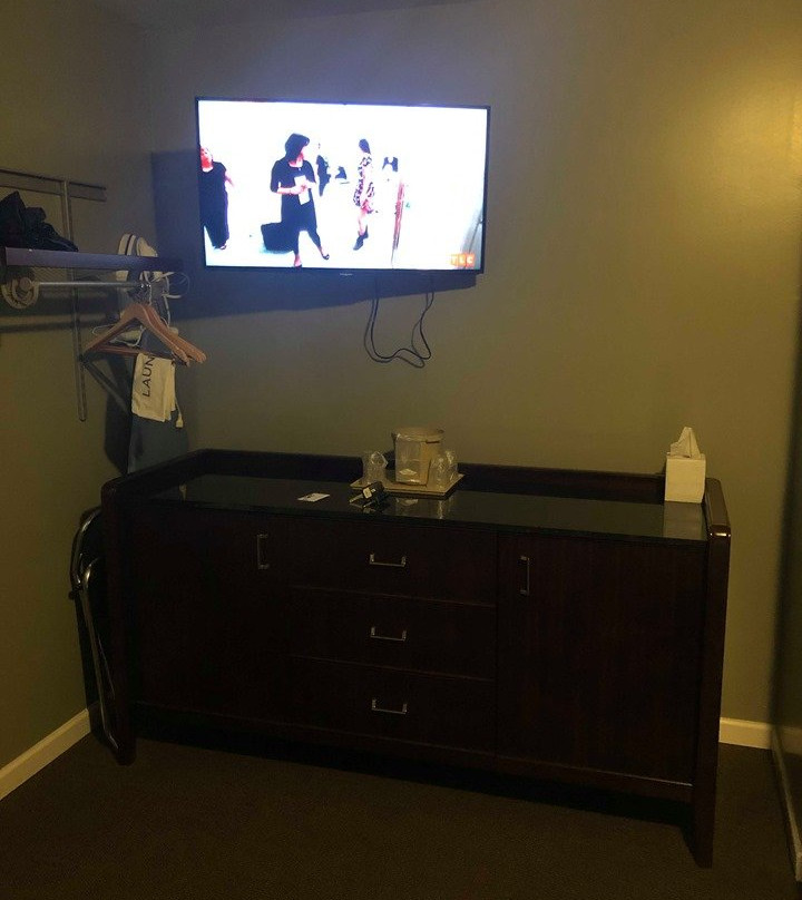 Jefferson Inn & Suites主图