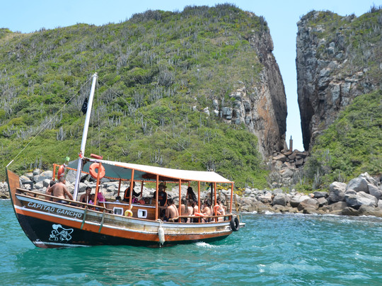 Embarcacao Capitao Gancho-阿拉伊阿尔港必去景点