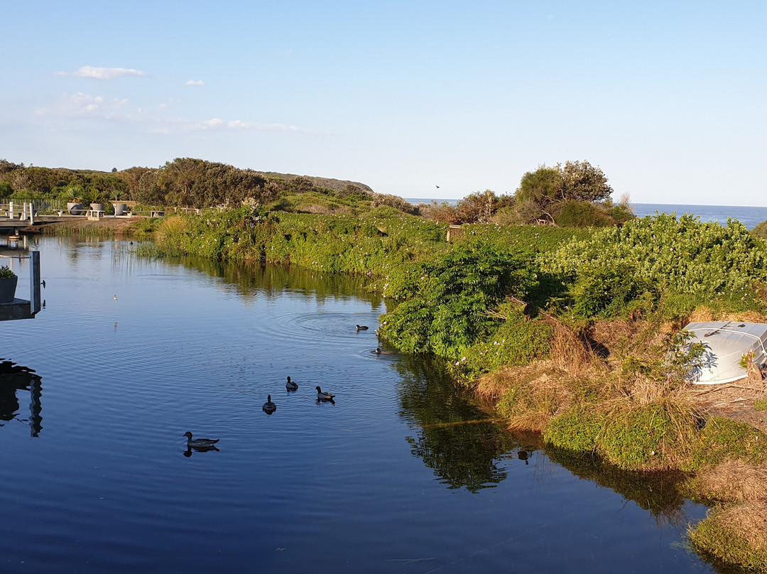 洞穴海滨酒店主图