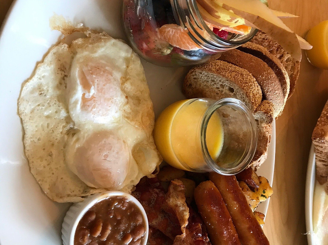 Le Charlotte Cafe Bistro