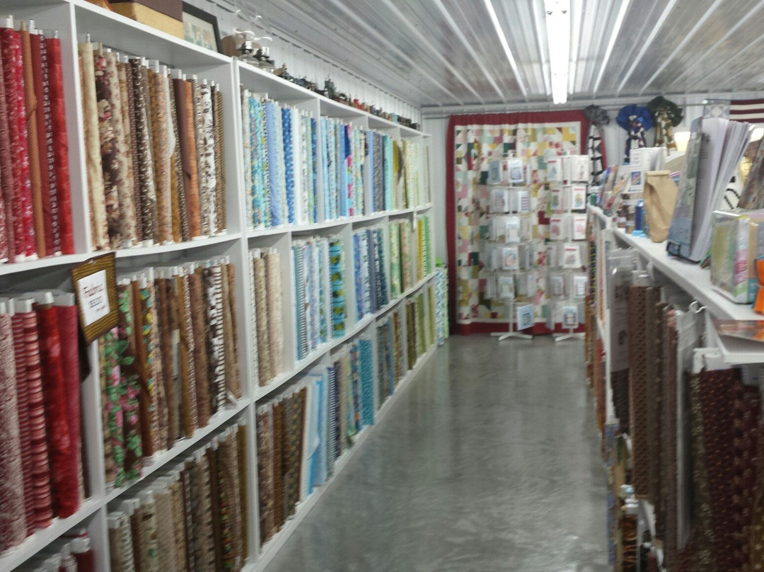 Cottage Grove旅游景点-Backyard Fabric