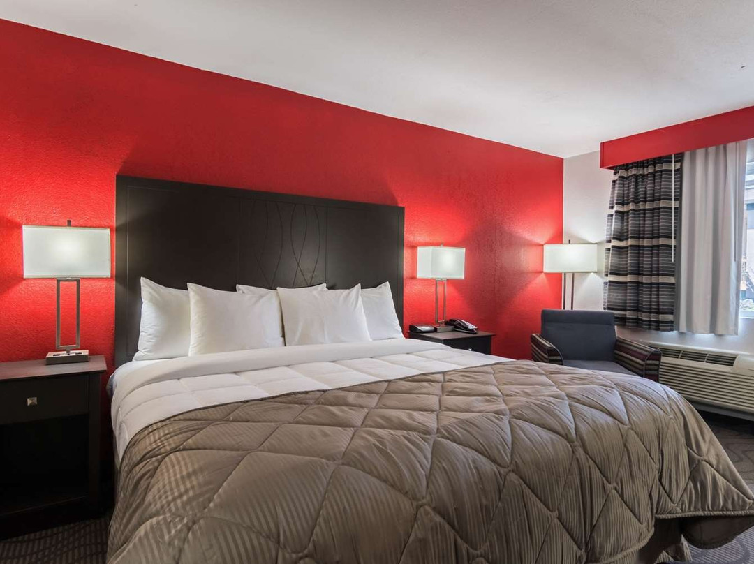 Clarion Inn & Suites Russellville I-40主图