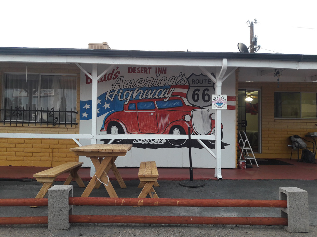Brad's Desert Inn主图