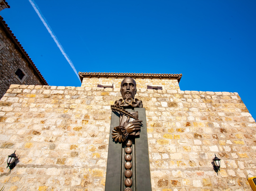 Statue of Miguel De Cervantes景点图片