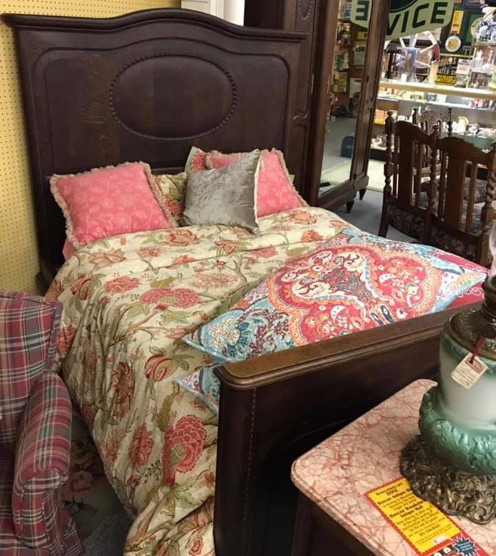 Roscoe Woodstock Antique Mall-Woodstock必去景点